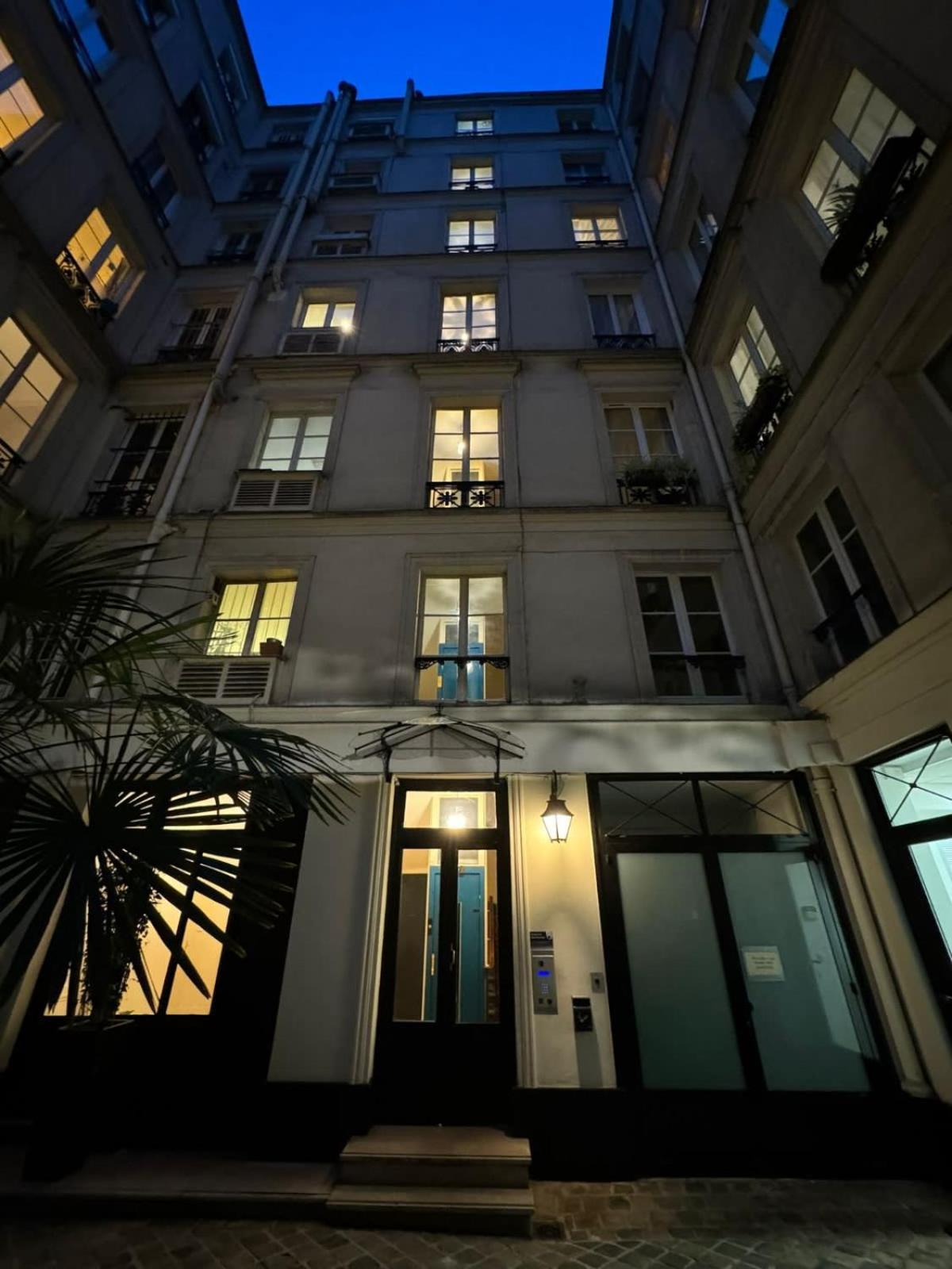 Brand New Properties Near La Madeleine ! Paris Exterior photo